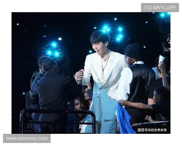 杨瀚森正式与波特兰开拓者签约开启NBA新篇章