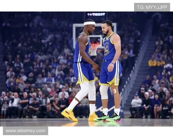 库里28分助勇士主场击退太阳布克38分空砍无力回天终场稳拿胜利